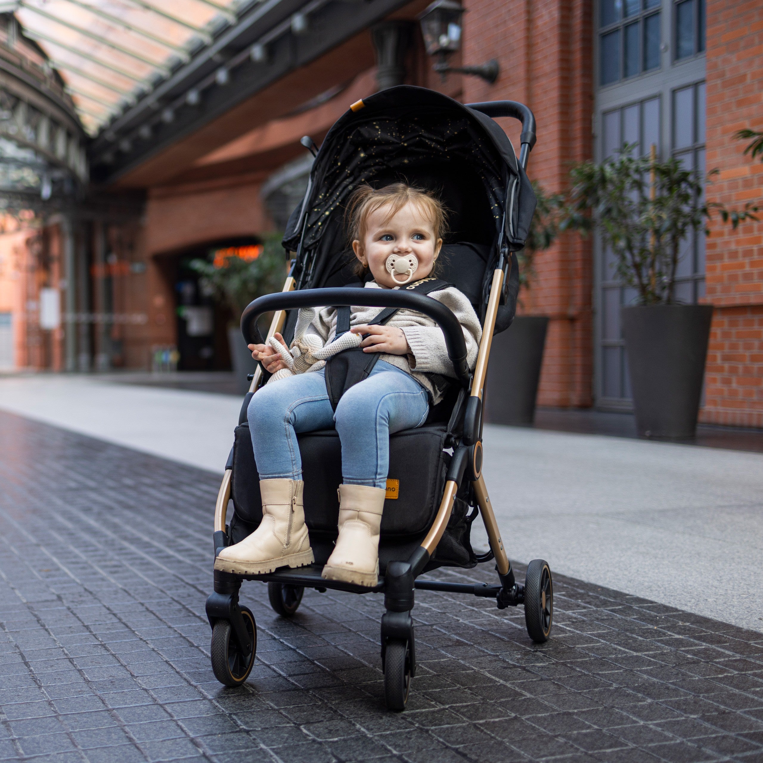 Tulano Milan Goud-Zwart opvouwbare kinderwagen tot 22 kg