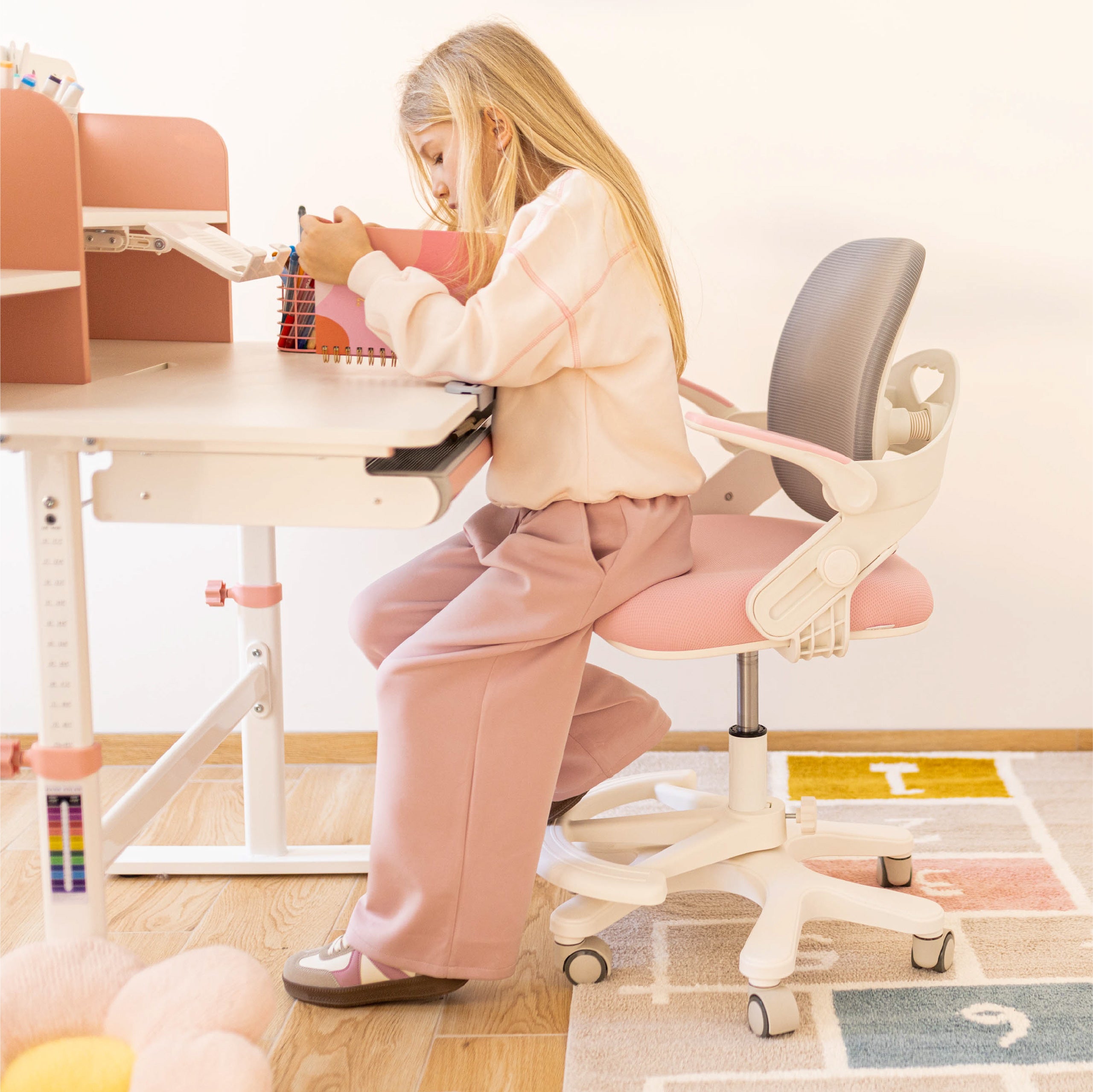 Mark Adler Junior 4.3 Roze-grijze kinderbureaustoel