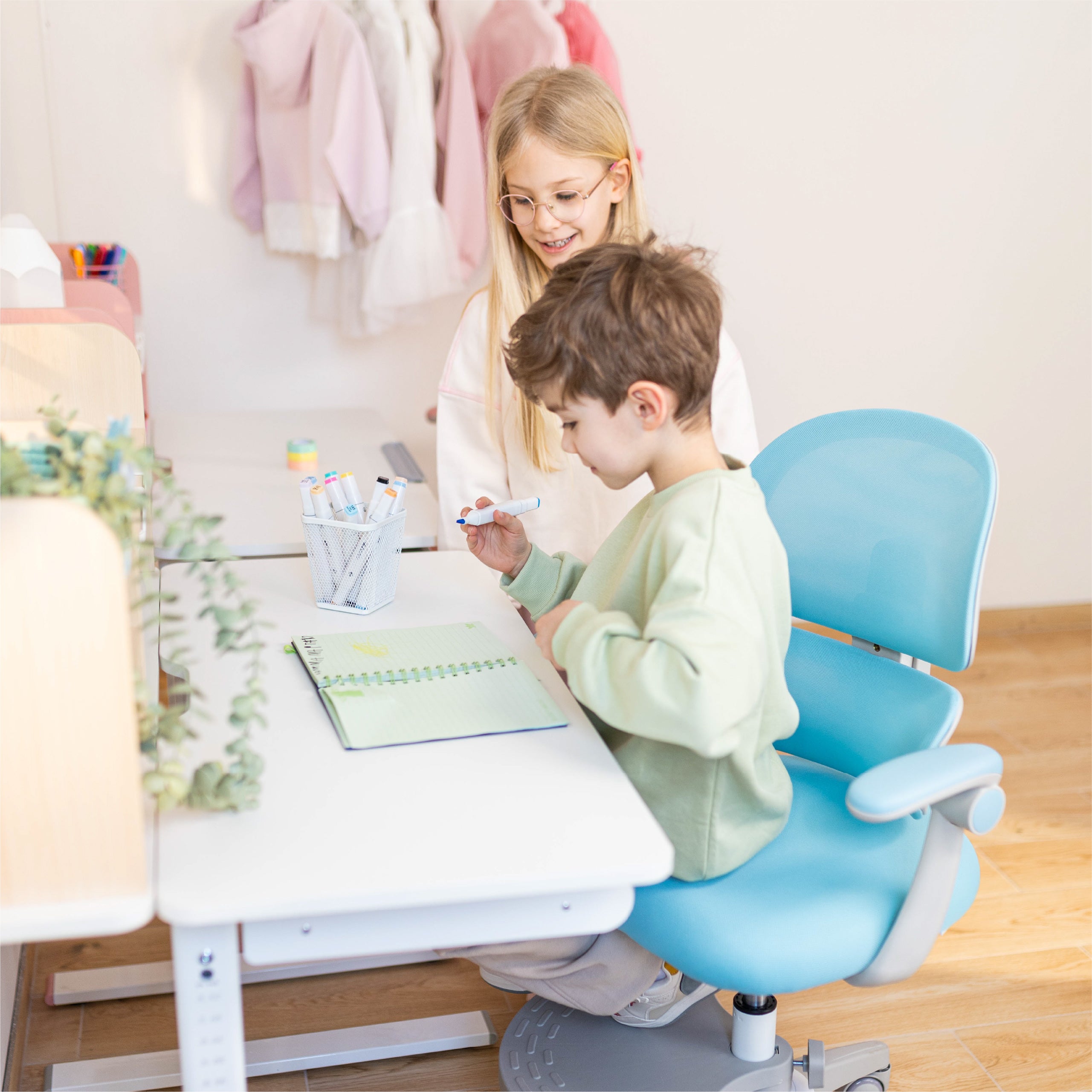Mark Adler Junior 4.4 Blauwe ergonomische kinderstoel